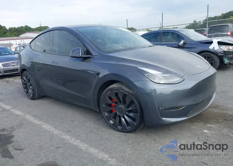 2022 Tesla Model Y Performance Dual Motor All-Wheel Drive z USA, uszkodzony, nr VIN 7SAYGDEF7NF339241